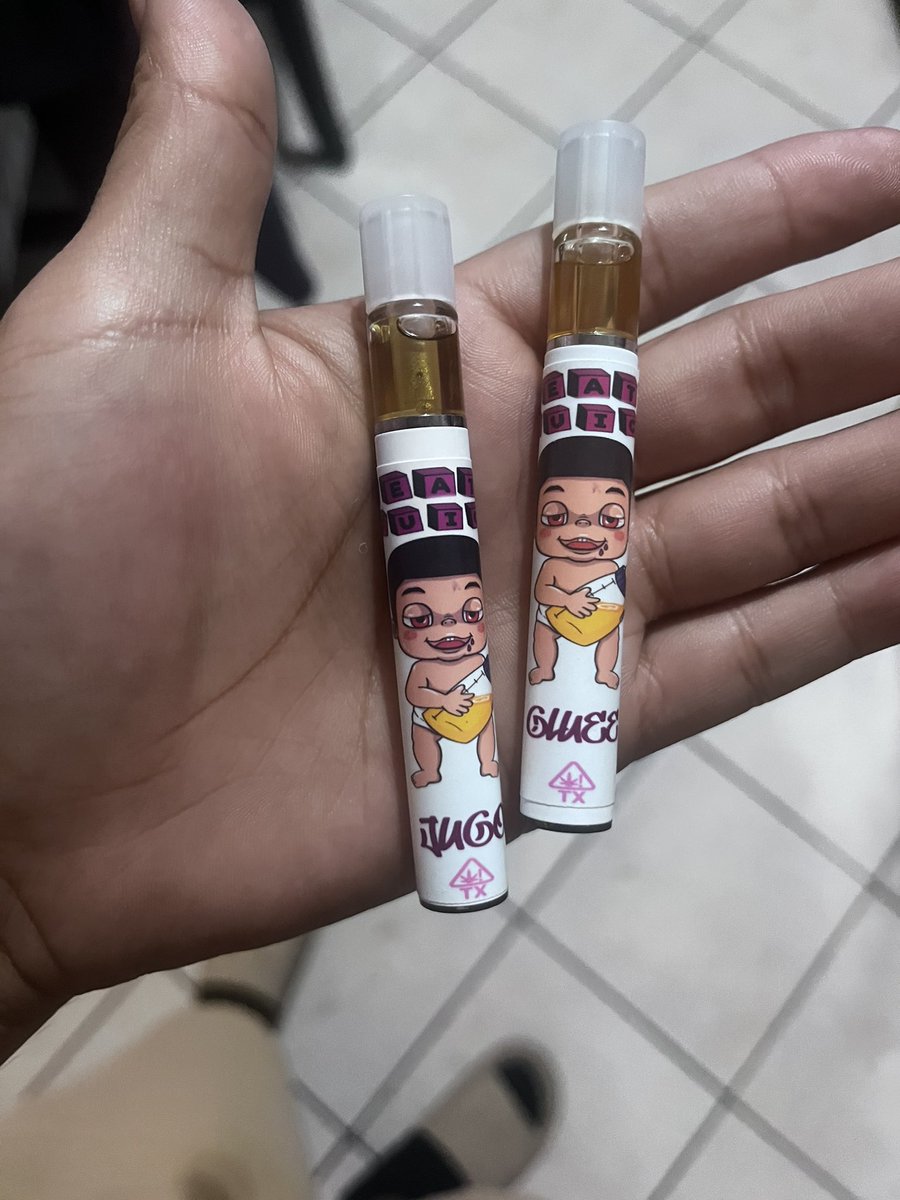 Gonna send one of my hash disposables to someone on this post, since y’all been showing hella love! 

For free. All you gotta do is follow and rt. Picking someone tonight 12 at midnight.