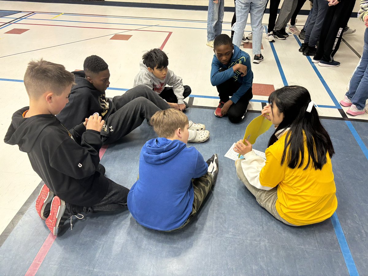 Thank you @StPeterOCSB Patriots for helping our Grade 6 ✨Stars✨ learn about what it will be like in Grade 7 next year! Those locks were tricky. We will be sure to practice! #FromStarsToKnights #ocsbBeCommunity #ShineBright✨