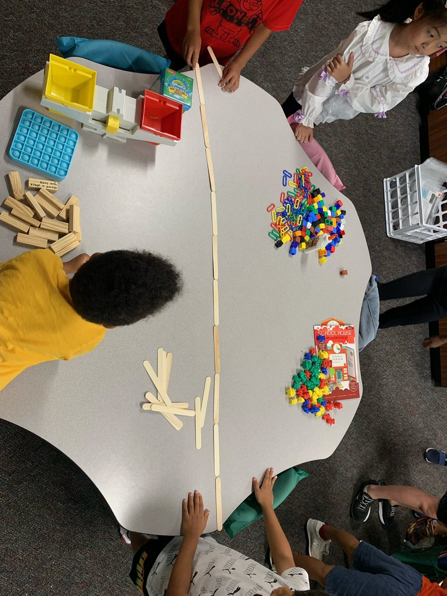 DLE_Lions's tweet image. Kindergarten exploring measuring . #justgoodteaching #livelaughloveleonetti