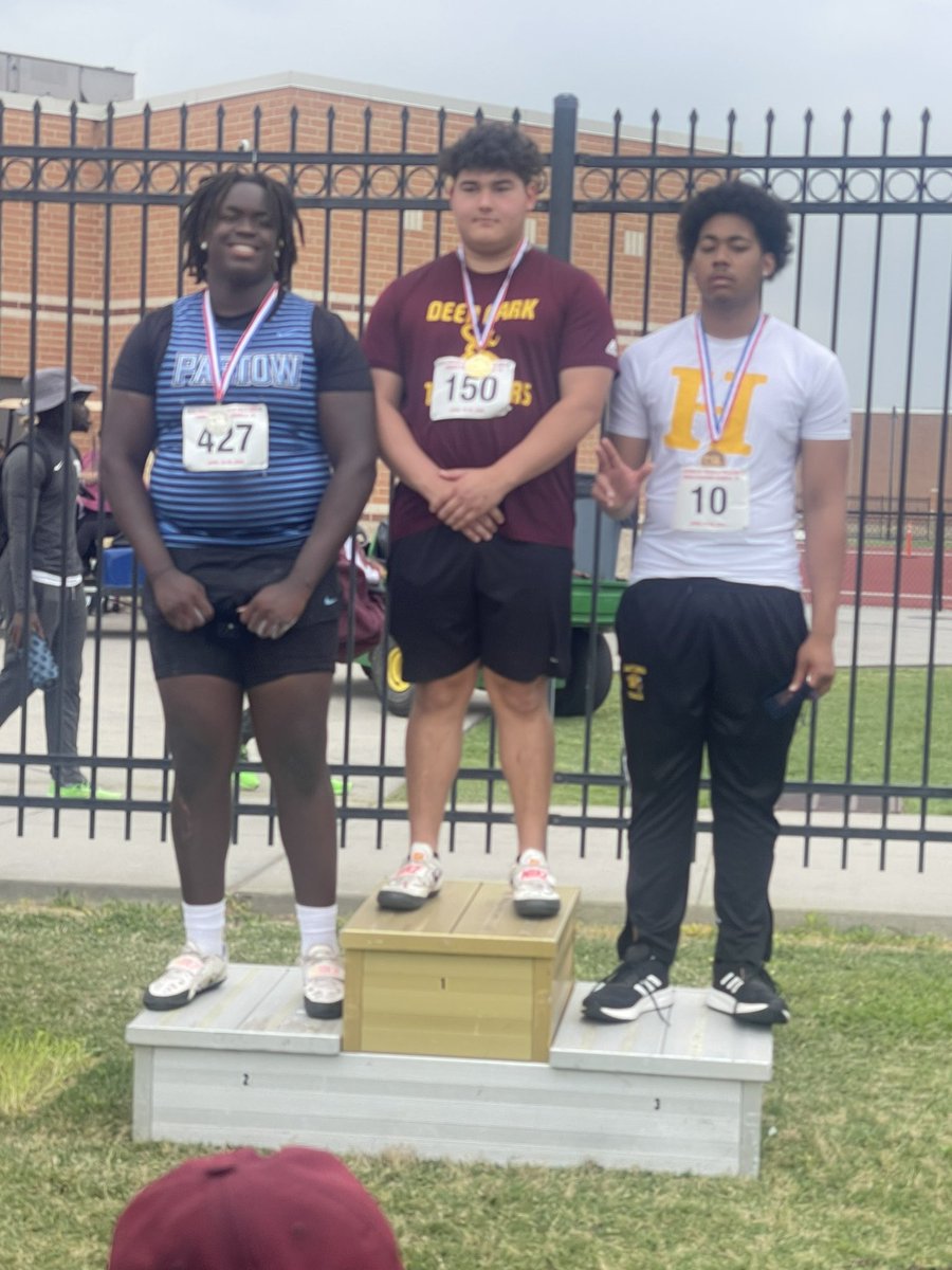 Congrats @JosephUgwu77 2nd place Finish in the Discus headed to the UIL State Championships! @UTSAFTBL