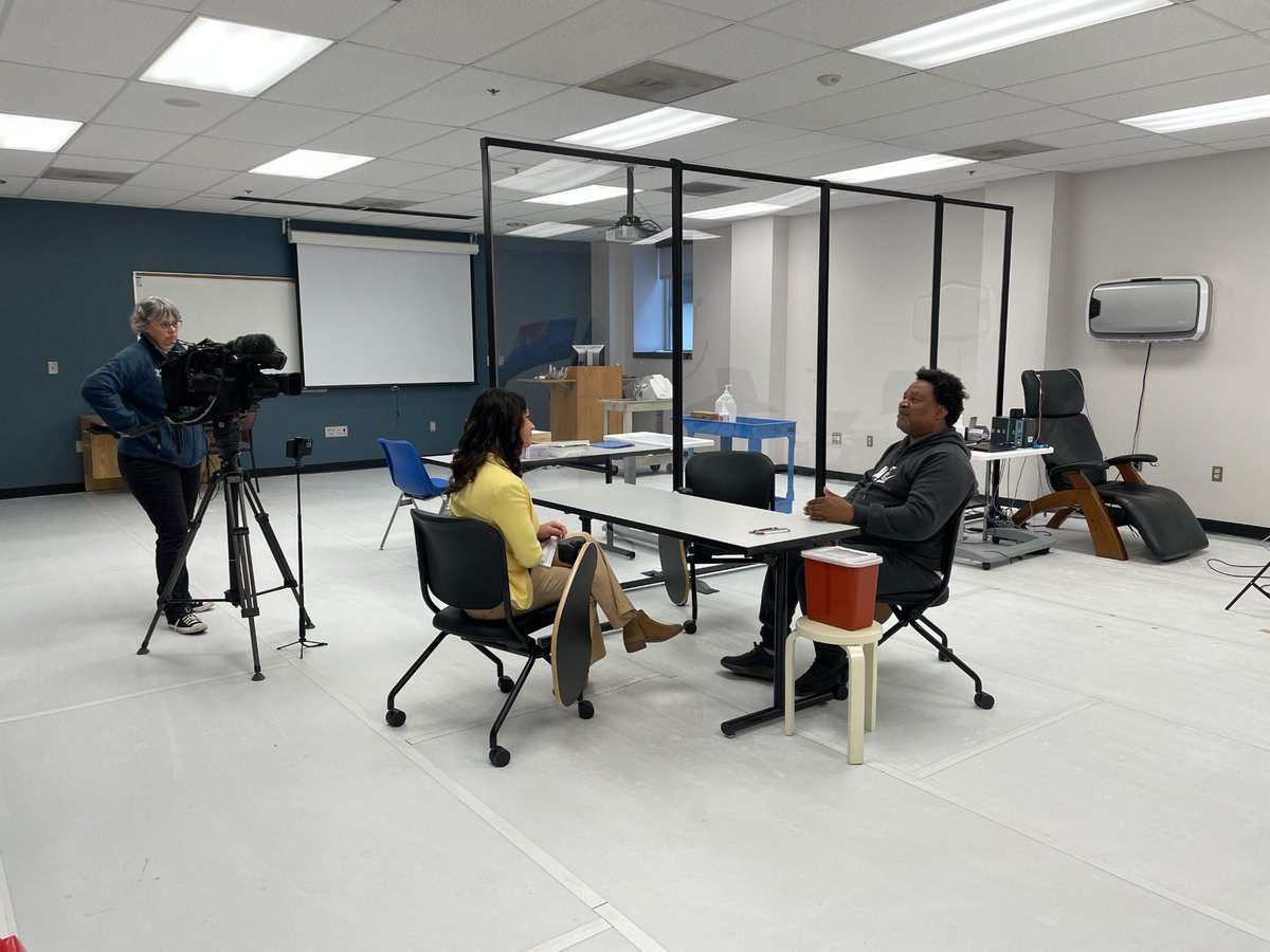 Tonight at 7 and 11 p.m. catch @Colloca_Luana on @WMAR2News discussing her current research studies on reducing pain via placebo and virtual reality with @NewsMcDowell.