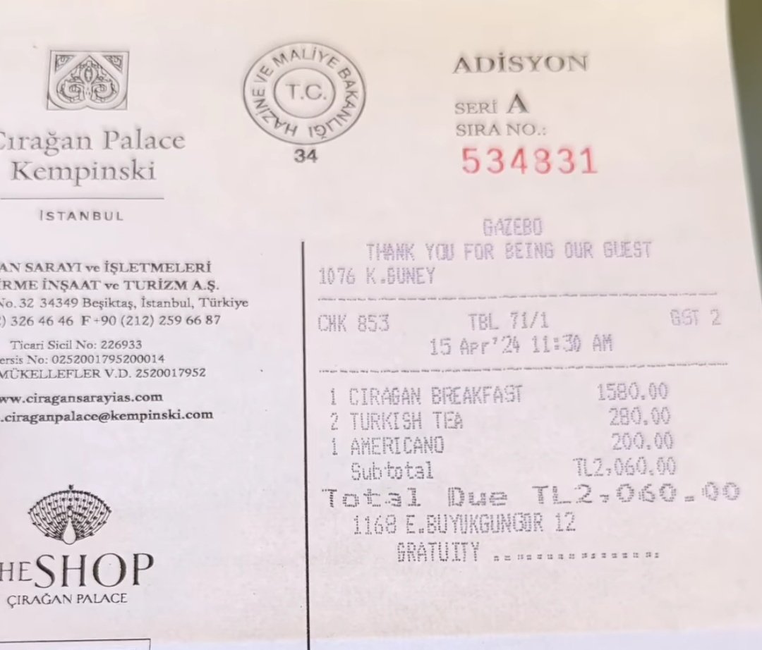 16 Nisan tarihli Çırağan Palace Kempsinski kahvaltı faturası.
Bu otelin menüsü tamamen Euro üzerinden hesaplanır.
İstanbul'un en pahalı otellerinden biridir (4 otelinden biridir).
#fahisyemeğeBOYKOT derken dar gelirli yurttaşın yemek yediği yerdeki fiyatlar neredeyse bu noktaya