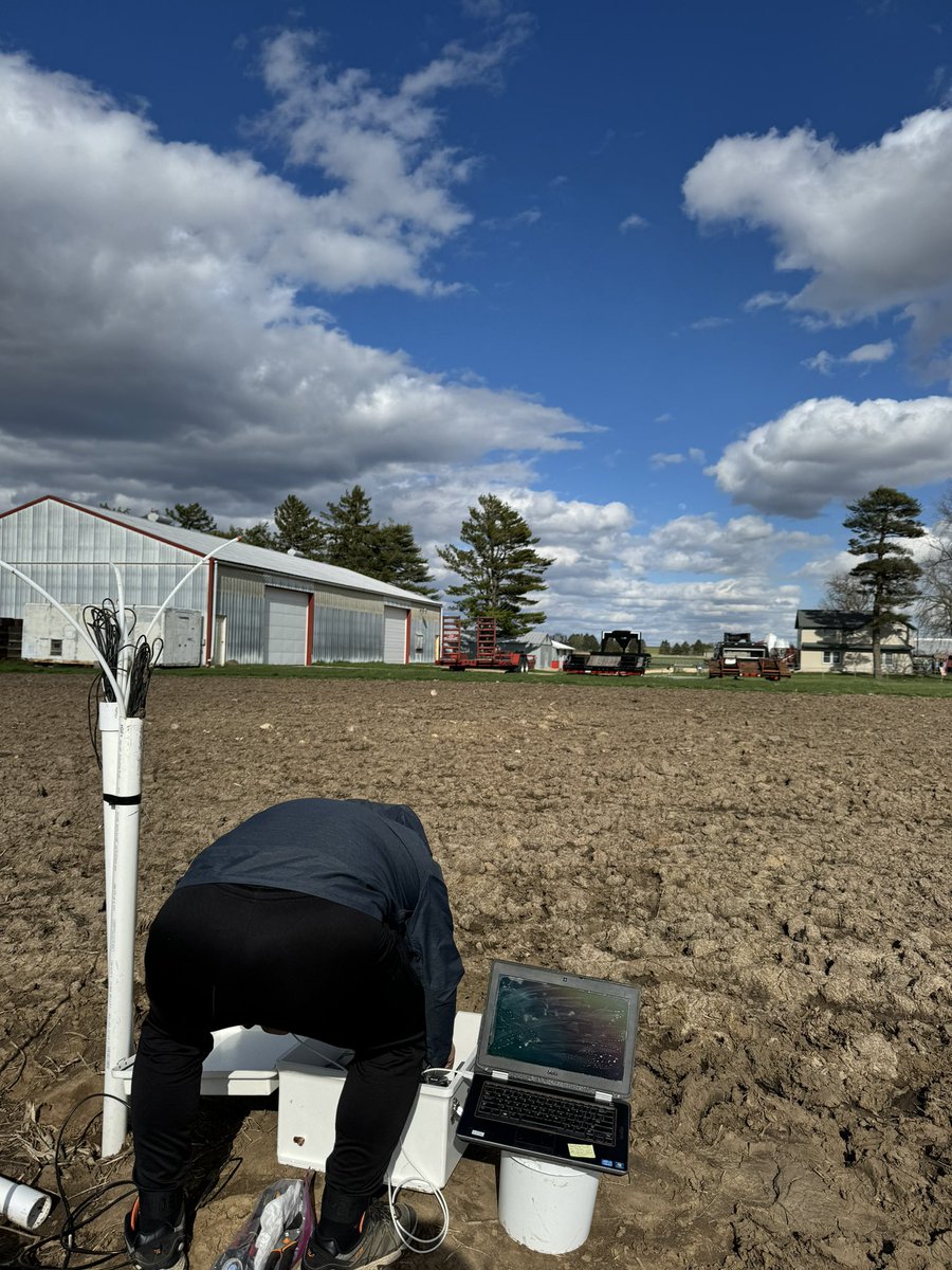 Spending a productive Friday afternoon in the field with @JingyiHuang101 for our water monitoring project (funded by @dairy_hub), testing a lysimeter at UW-Madison Arlington Agriculture Station. #FieldWork #Research #UWMadison