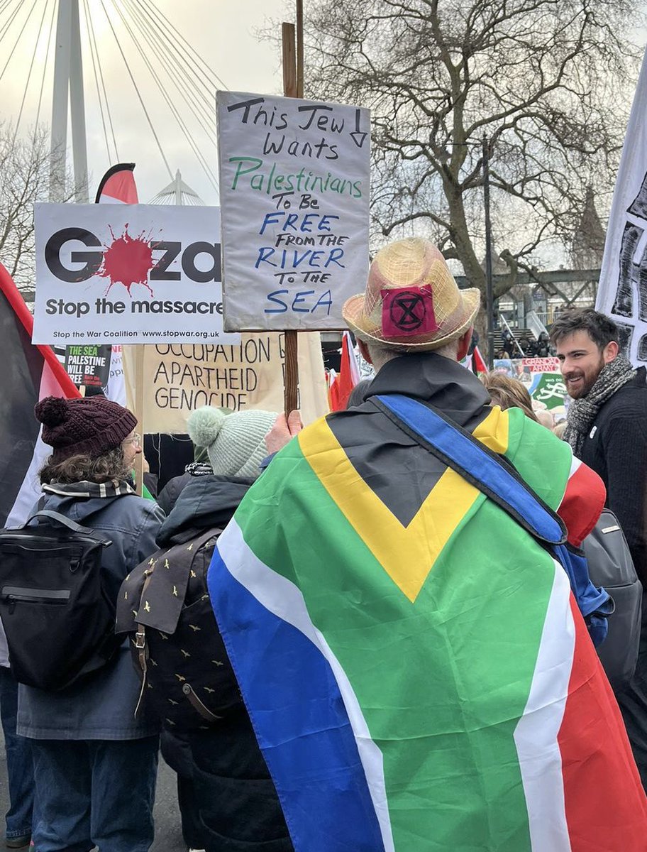 @SholaMos1 He was with a group waving Israeli flags looking for conflict and confrontation. Unfortunate choice of words by this officer. The Met Police have many issues. Managing large volatile crowds unarmed they are world class and deserve some acknowledgment. Meanwhile on the other side…