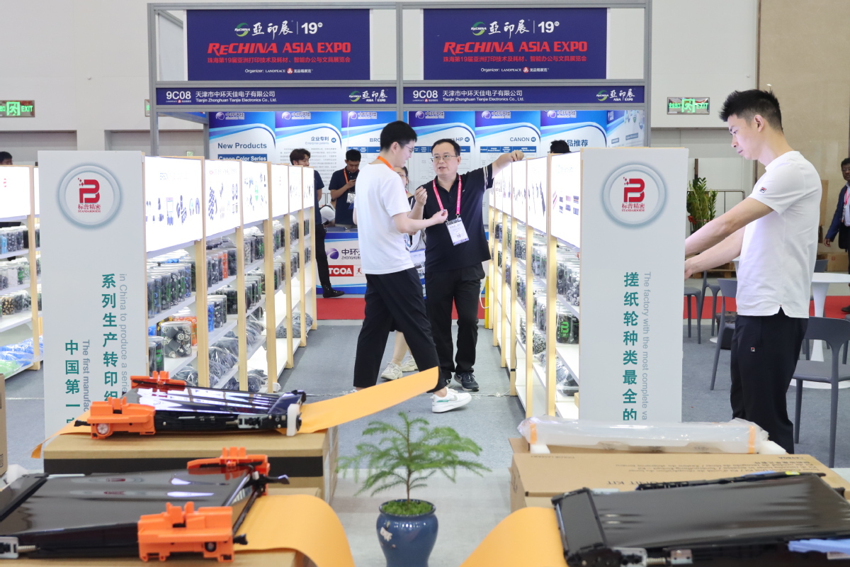 ViewHK_Macao's tweet photo. The #ReChina Asia Printing Equipment and Consumables Exhibition (ReChina Asia Expo) kicked off on April 18 at the #Zhuhai International Convention and Exhibition Center, attracting nearly 150 exhibitors. @iGuangdong @thisisGBA https://t.co/UfdELHPMRZ