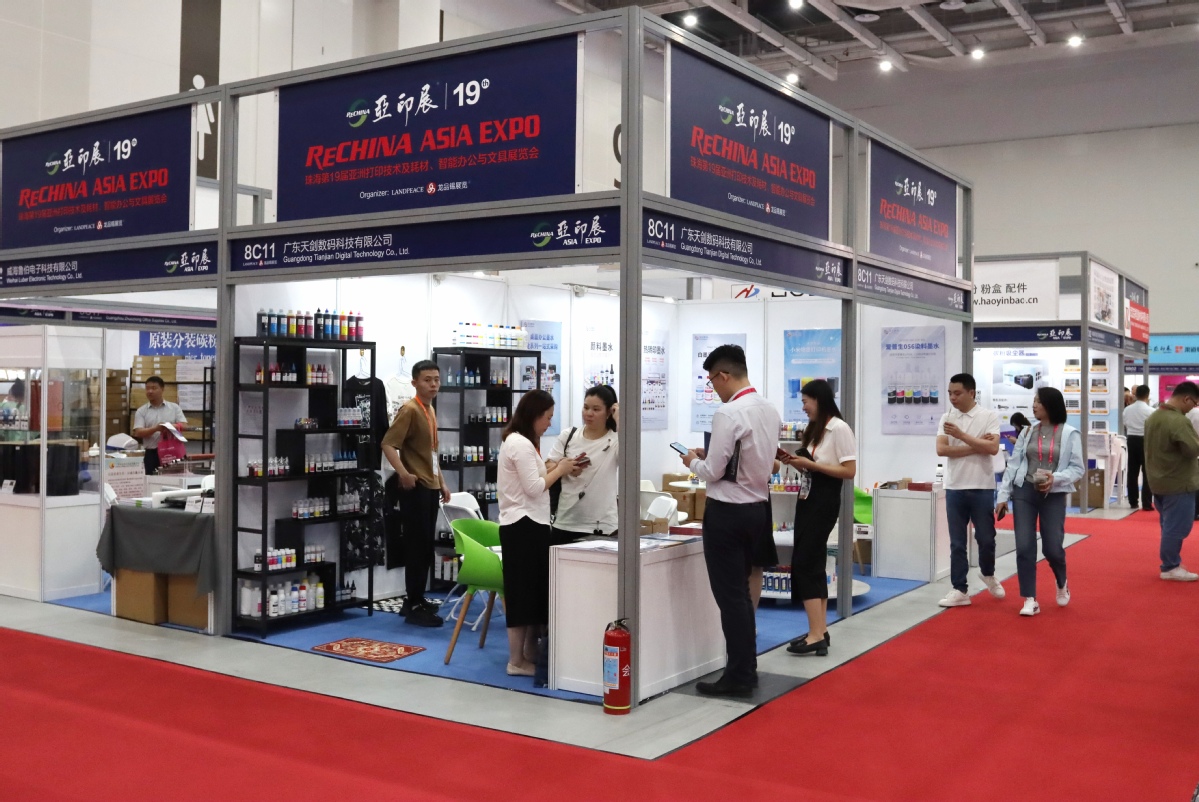 ViewHK_Macao's tweet photo. The #ReChina Asia Printing Equipment and Consumables Exhibition (ReChina Asia Expo) kicked off on April 18 at the #Zhuhai International Convention and Exhibition Center, attracting nearly 150 exhibitors. @iGuangdong @thisisGBA https://t.co/UfdELHPMRZ