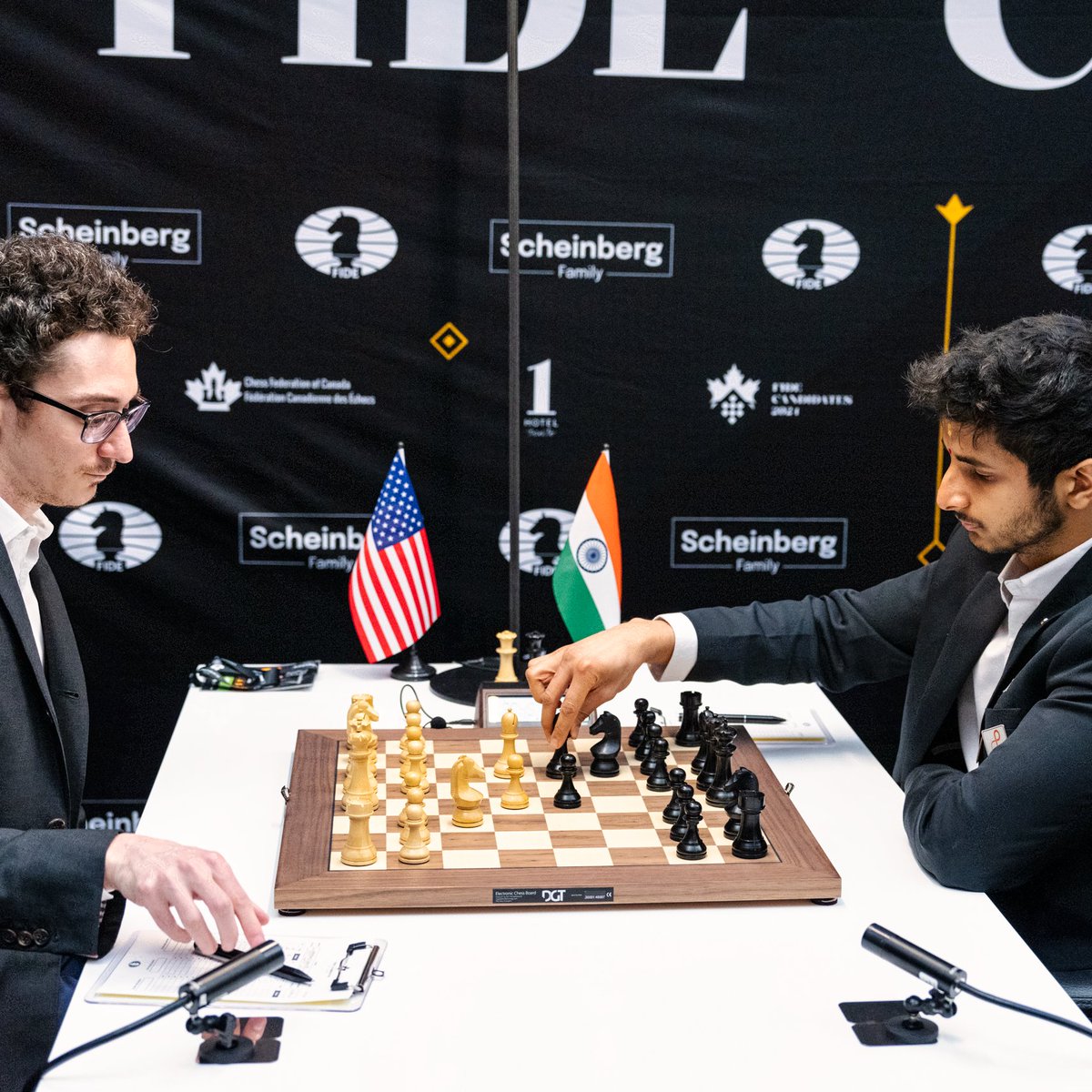 ChesscomAR's tweet photo. الترتيب بعد الجولة الثانية عشر:
1. نيبو (7.5/12)
2. جوكيش (7.5/12)
3. ناكامورا (7.5/12)
4. كاروانا (7/12)
5. براغ (6/12)
6. فيديت (5/12)
7. علي رضا (4.5/12)
8. عباسوف (3/12) https://t.co/EtvKcqaTei