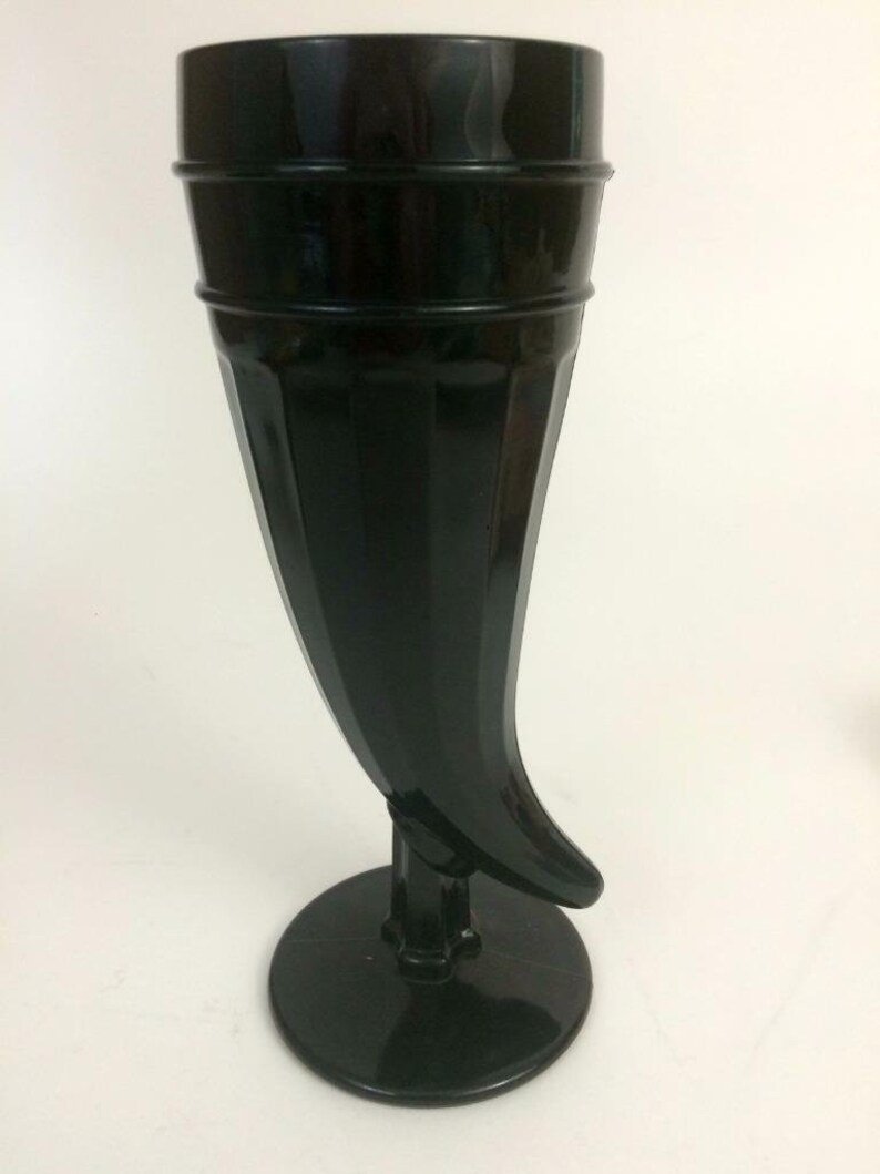 Black Gothic Viking Pressed Glass Horn/Chalice/Goblet
LINK IN COMMENTS