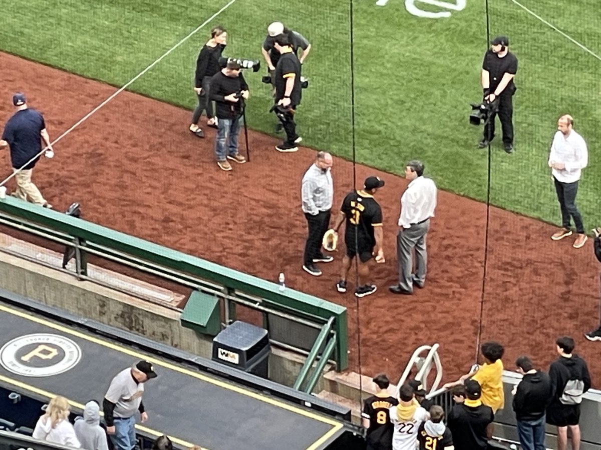 #Steelers Russell Wilson getting advice from #Pirates brass before throwing out the first pitch