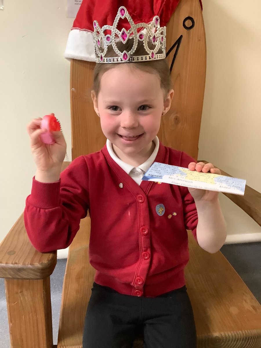 Llongyfarchiadau 🎊to our beautiful brenhines👸 in Meitherin this week! We are so proud of you! Keep climbing to sparkle.✨️🌟✨️ @garntegprimary @sattewell95 @Miss_Mitchell20 @ZAlly95