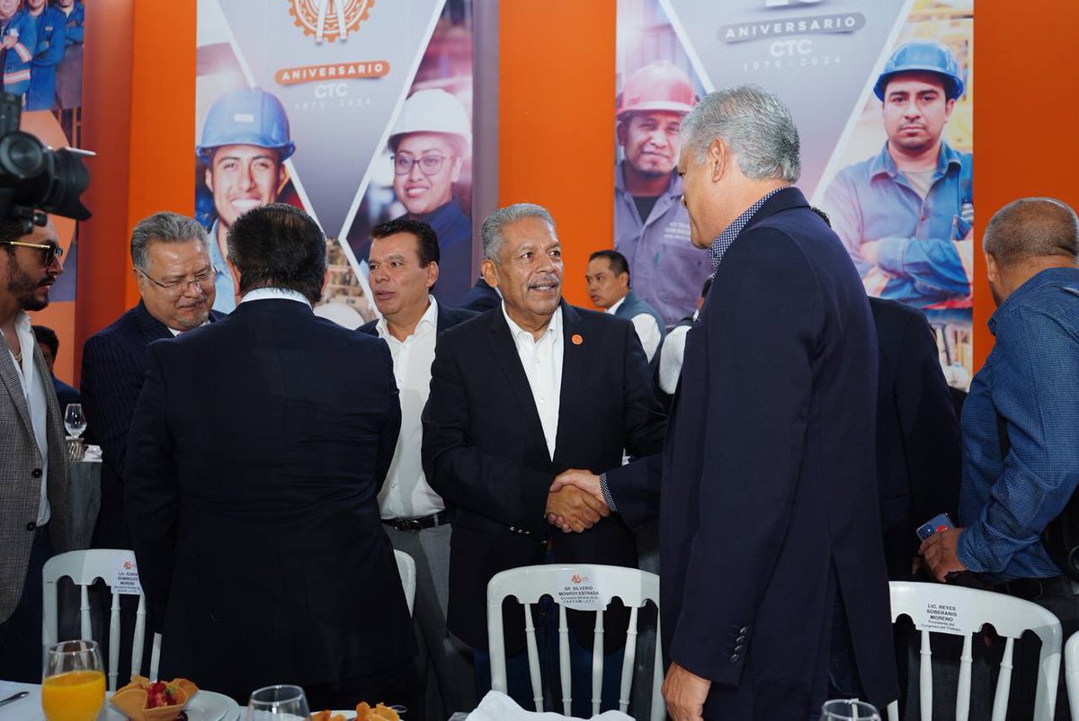 tereso_medina's tweet photo. Asistí al 46 aniversario de la CTC, celebrando su gran labor en beneficio del movimiento obrero organizado, y su trayecto en pro de la justicia social, acompañando a mi estimado amigo y Secretario General, @AbelDmzAzuz. 
Enhorabuena y felicidades. https://t.co/c2LqhXjphY