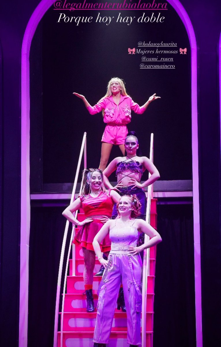 fandomdeMiel's tweet photo. Bellas las #deltanu 💖 #legalmenterubia @laufer4 https://t.co/UdTxxxf0YU