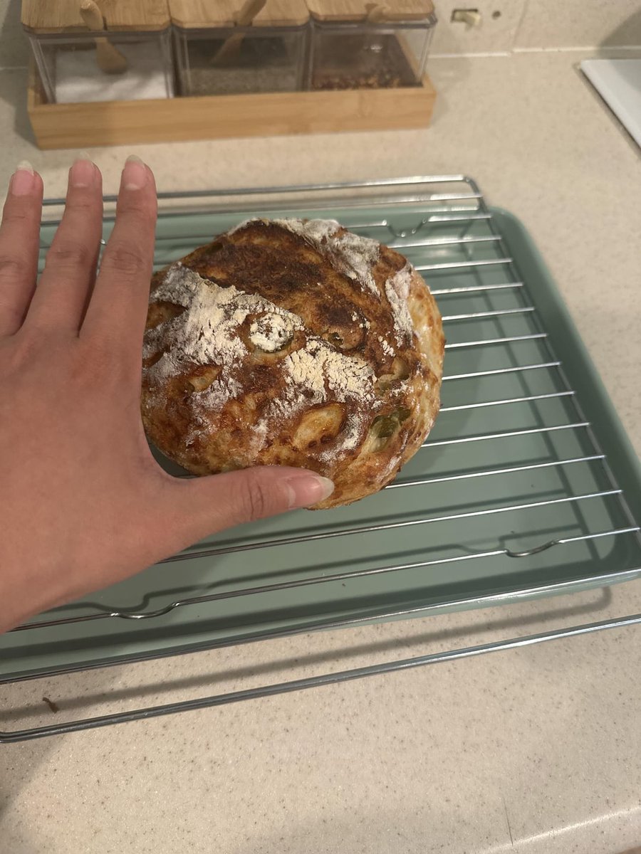 Made a baby loaf just for myself 🤪
 
diningandcooking.com/1340728/made-a…
 
#Bread #Homemade #HomemadeBread