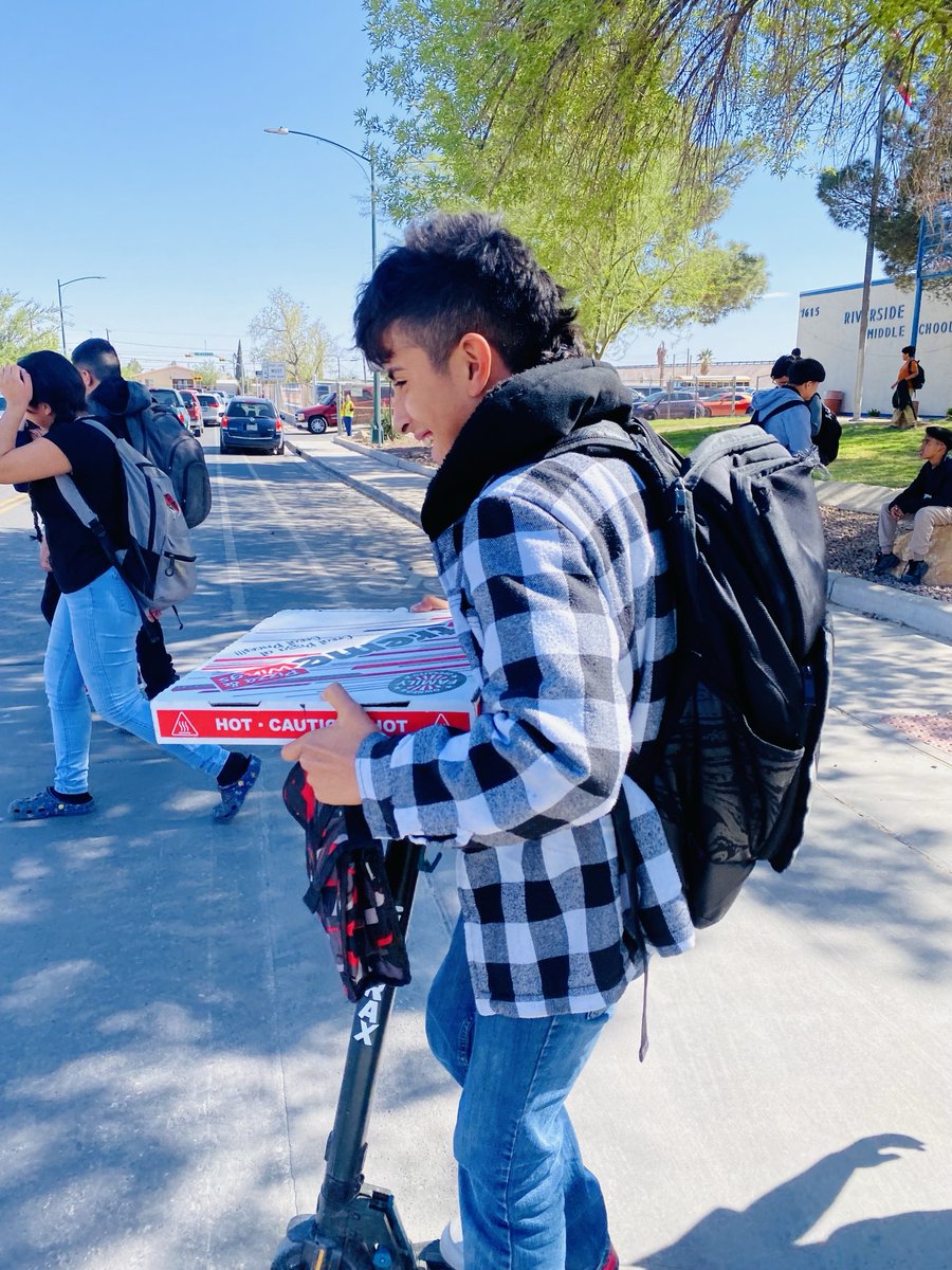 Special pizza delivery for our kiddos who won the raffle for the 3rd 9 weeks perfect attendance #attendancematters! 🧡⁦@FORtheValley_DM⁩ ⁦@DannyBustos14⁩ ⁦@AndreaMorse26⁩ ⁦@JMacias_CI⁩ ⁦@CMBJJBSLB⁩ ⁦@monica152712⁩