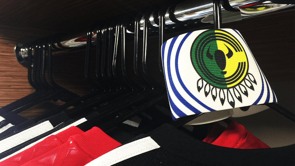 I'm a sucker for a good custom captain's armband. A themeatic one with a kit is cool, but nothing tops Wondo's Kiowa inspired one. #Quakes74 sjearthquakes.com/news/qa-kit-ma…
