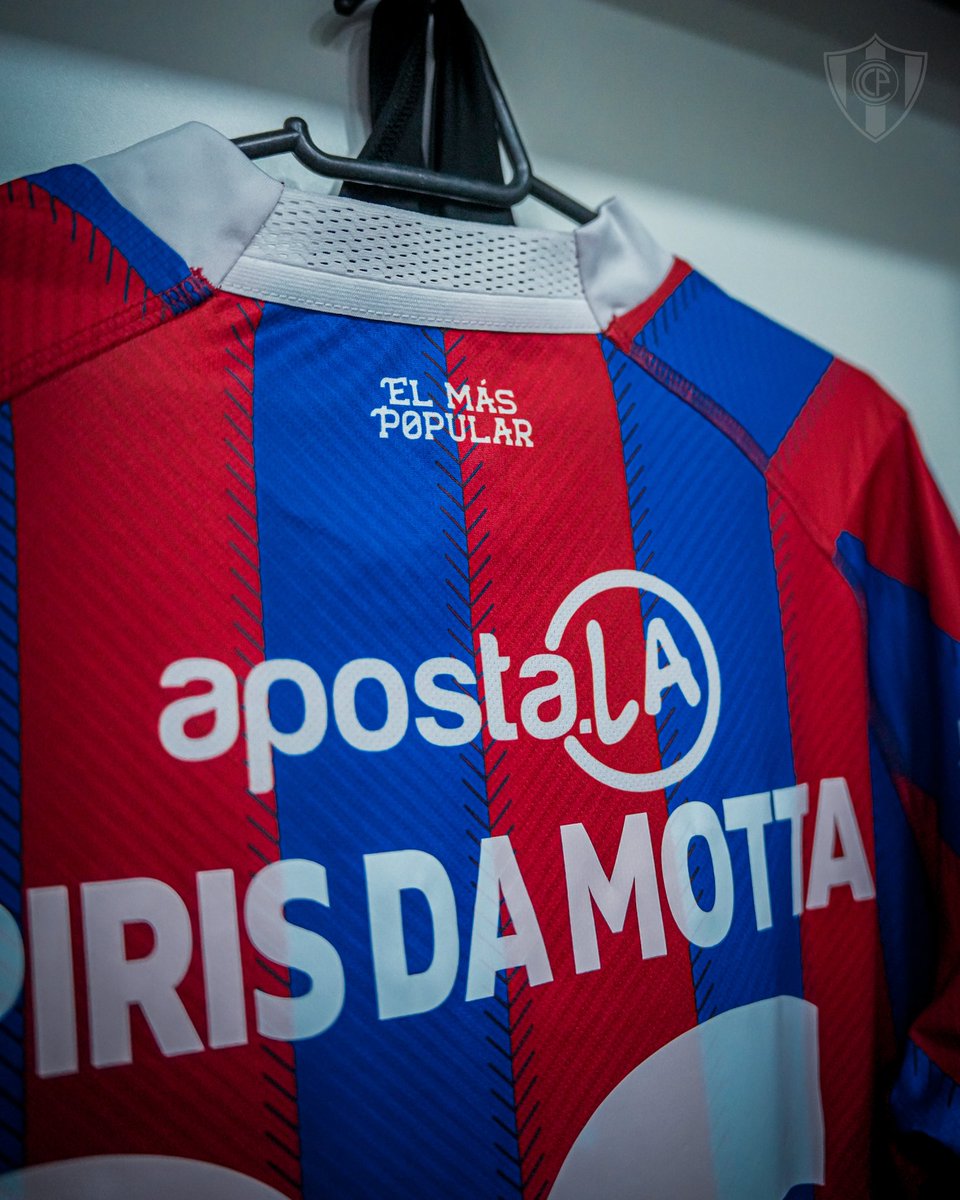 ¡Todo listo en el vestuario del Ciclón! 💪👕🌪️ #ElClubDelPueblo 🔵🔴