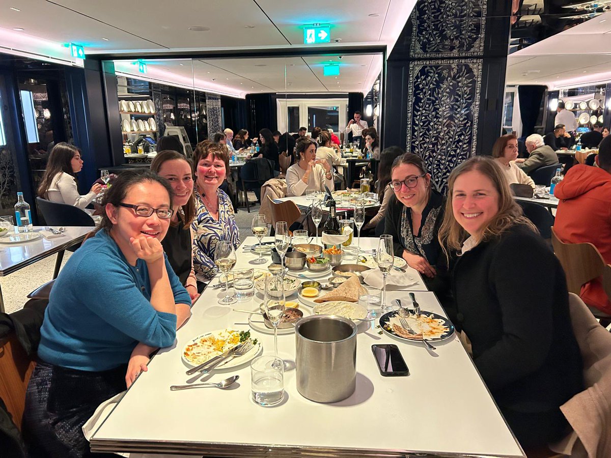 A wonderful dinner celebrating our recent @Nature paper! Such an enjoyable discussion of science and immunology. What an honour to sit at the table with leaders in the field - Fiona @powrie_lab Sarah @teichlab Emily @emilyethornton and Raquel @RBartolom