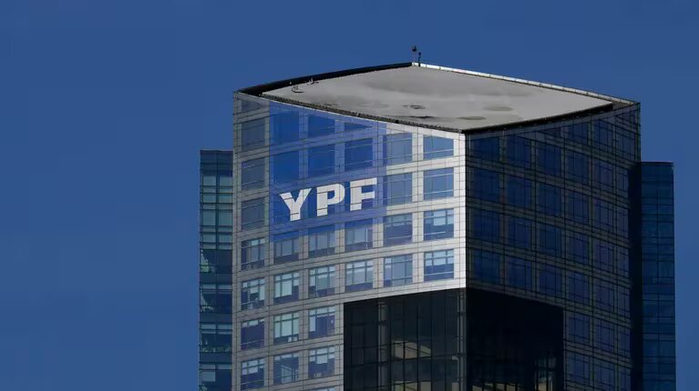 Chubutparatodos's tweet photo. Juicio por #Ypf: el fondo Burford pidió que pasen a su nombre el 51% de las acciones que tiene el Estado argentino
https://t.co/fwwXQGUwFo
#BurfordCapital #LoretaPreska https://t.co/T4N7vC6fET
