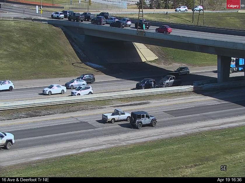 In the NE, heads up for a crash in the LHL and shoulder on NB Deerfoot at 16th Ave. #yyctraffic #yycroads