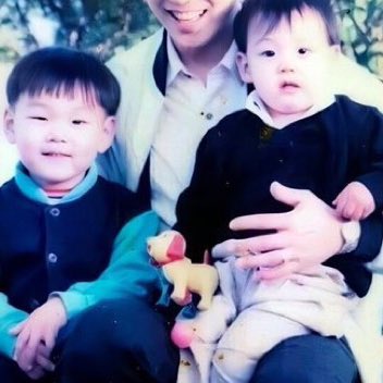 Jungkook took all the big eyes genes and didn’t left anything for his brother 😭