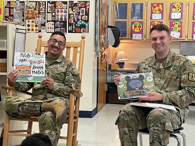 We were so honored to have our partners from @fortjackson join us on 'Purple Up' Day! They spoke with our grade level communities and even popped in to some classrooms, as mystery readers! @RichlandTwo @R2MilConnected #r2milconnected