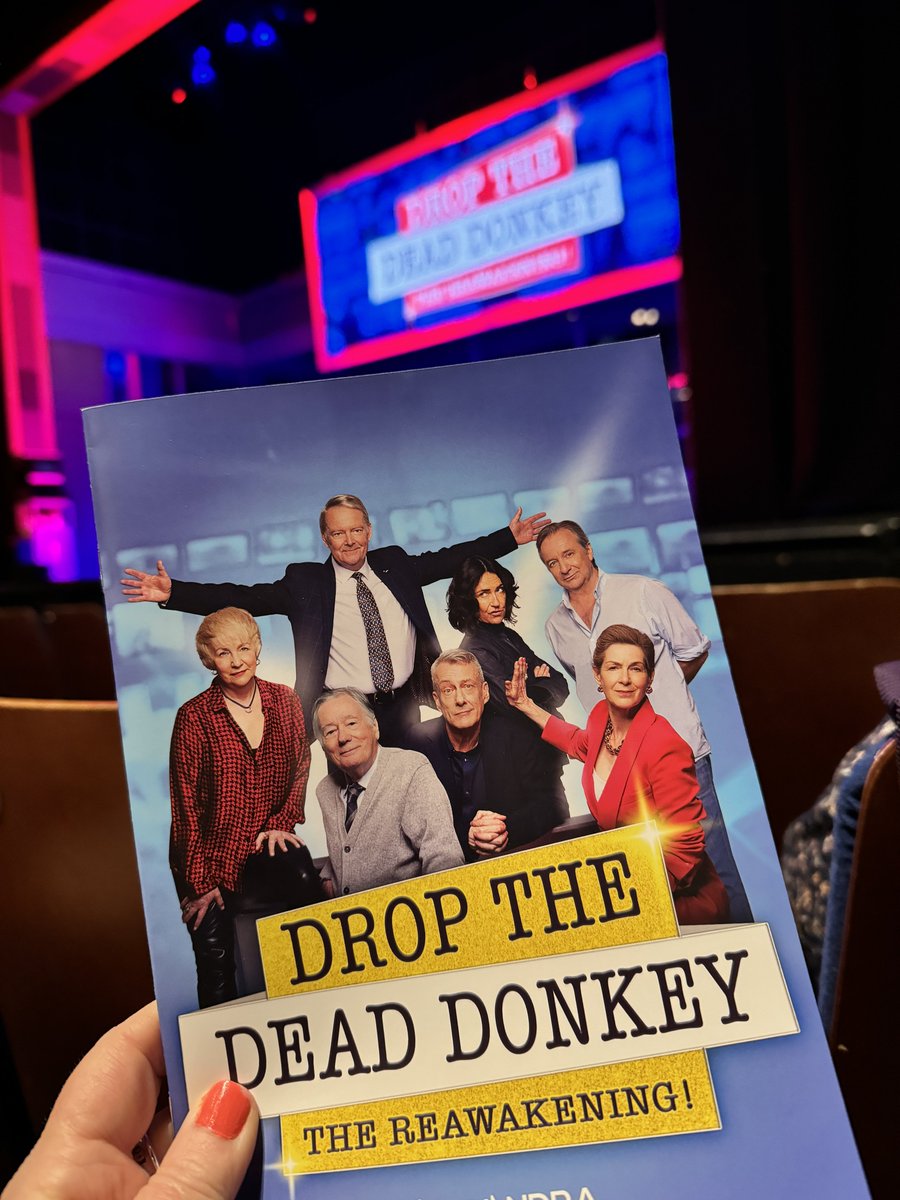 In the early 90s I developed an (un)healthy fixation on the Globelink News team from #DropTheDeadDonkey - topical  and endlessly quoted in my house. Fast forward 30 years and I’m seeing the team live in @DTDD_TOUR at @thealexbham 🎭