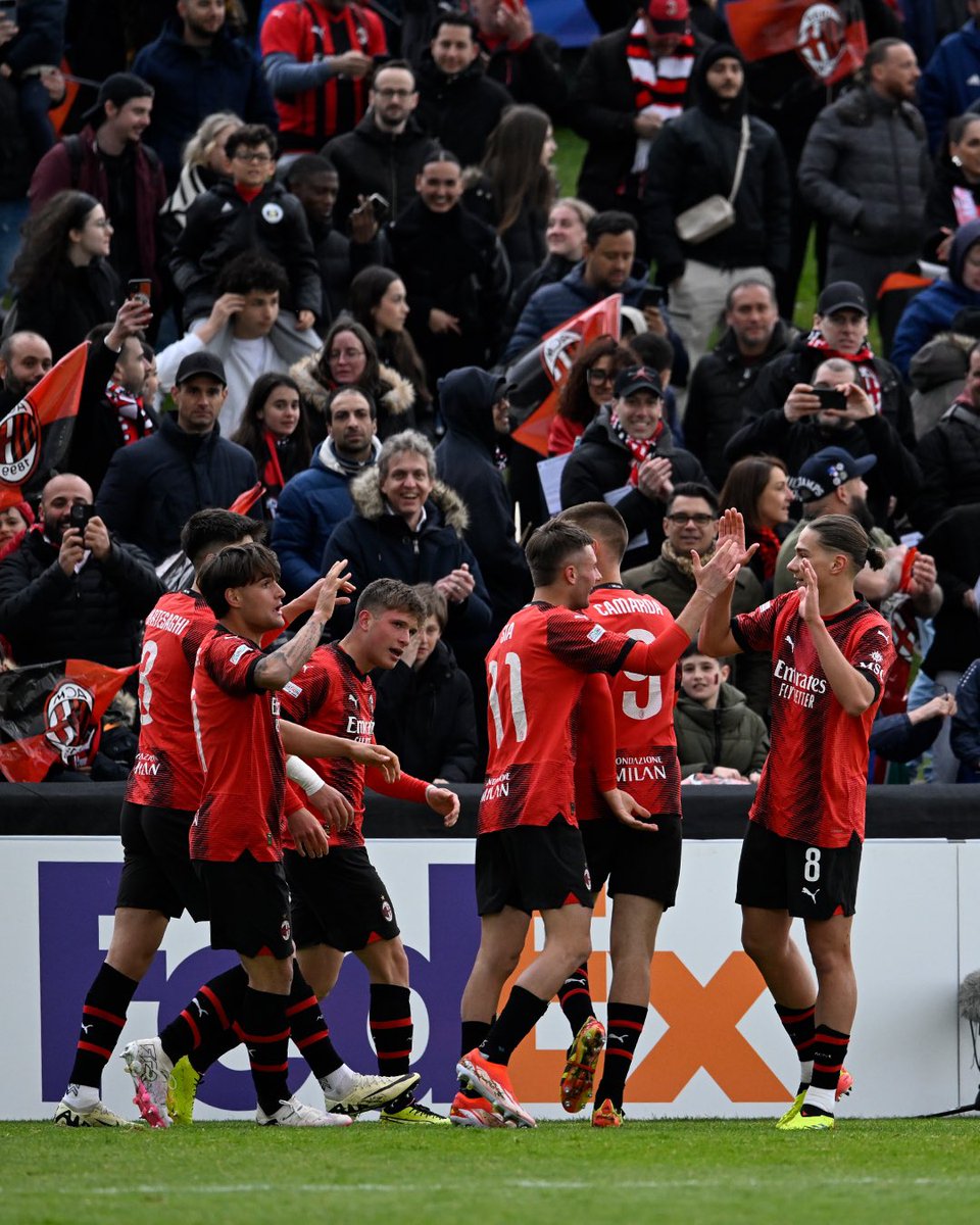 JosRodriguez37's tweet photo. ✅🔴 INCREÍBLE EL MILAN, ¡INCREÍBLE!

El equipo de Ignazio Abate y David Rodríguez peleó hasta el 94’ ante un Oporto plagado de talento. Pues consiguieron el 2-2 en el 92’ y luego han pasado en penaltis a la final, como contra el Braga y el Real Madrid.

ELIJO CREER. #YouthLeague https://t.co/zjc6ZaMtmq