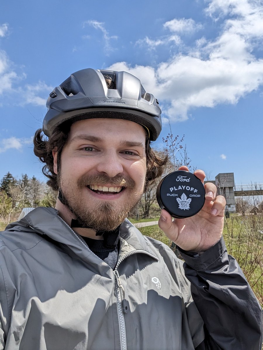 markkalimin's tweet photo. @TheFordFANatic Meeting finished and saw the tweet, biked down to find this amazing puck drop. Then my phone died after I pressed send the first time without reading instructions because I was too charged up. #FordFanPower @TheFordFANatic #GoLeafsGo https://t.co/yy6JsSrhAM