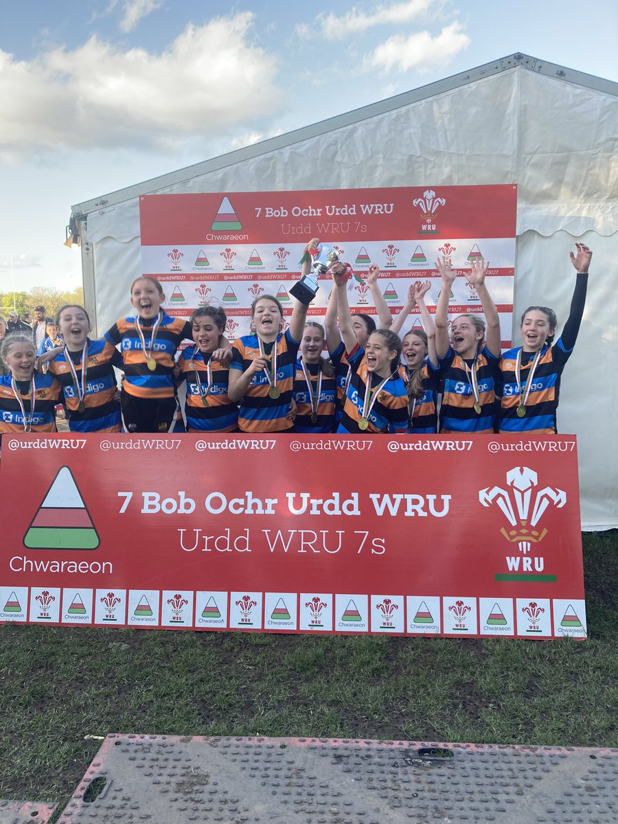 UrddWRU7's tweet photo. Llongyfarchiadau mawr i enillwyr y Cwpan #UrddWRU7 Merched Bl.7 👀

A big congratulations to the winners of the #UrddWRU7 year 7 Girls cup👀

🥇@Bryn_Celynnog 
🥈@Ysgol_Glantaf 

Da iawn pawb!👏 https://t.co/xR8jJVsxfL