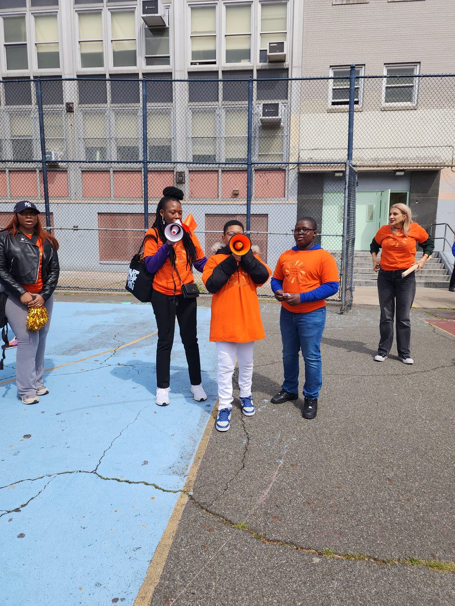 Today, our 5th graders participated in a district wide anti-gun violence rally throughout Crown Heights. Cheers to our young activists! See the link below for @News12BK coverage of the event. brooklyn.news12.com/brooklyn-stude…… @SheneanL @CEC17NYC