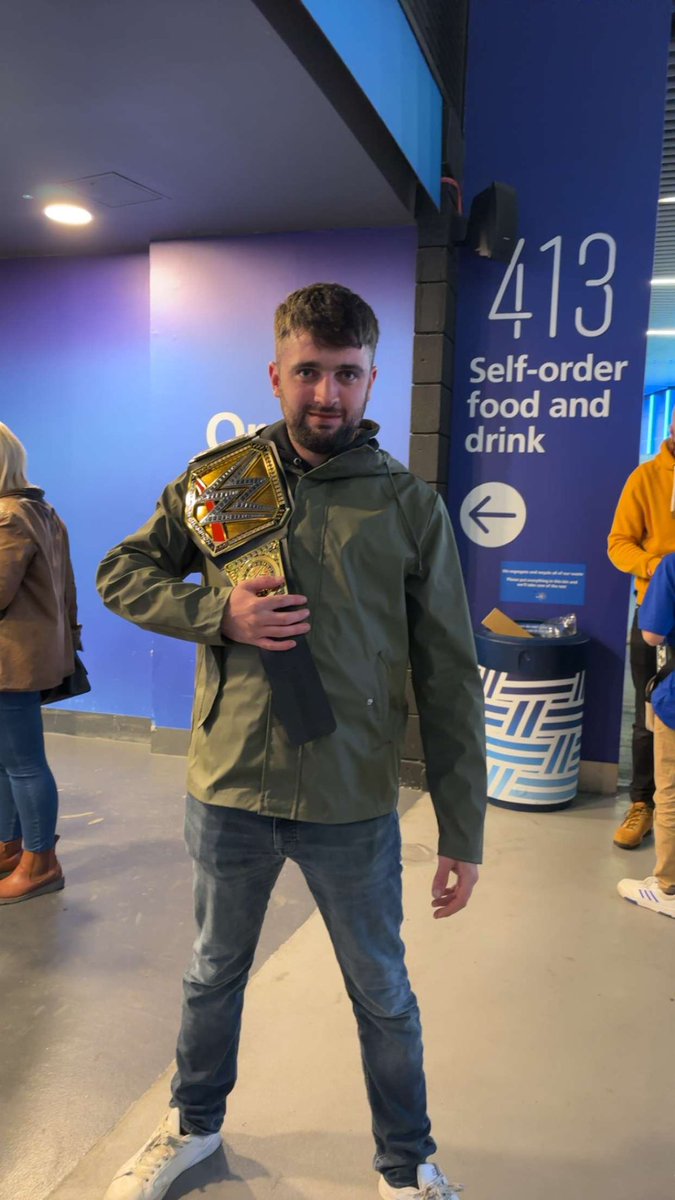 Brouxy95's tweet photo. New champ #WWELondon https://t.co/eIsW5RcicI
