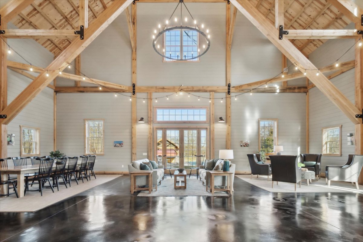 BeautifulBarns's tweet photo. Color choices, design, and a new structure rooted in tradition created the ideal replacement for the customer's old post and beam barn from the 1850s. https://t.co/7uYXoZq3JI https://t.co/eWqM94Szs5