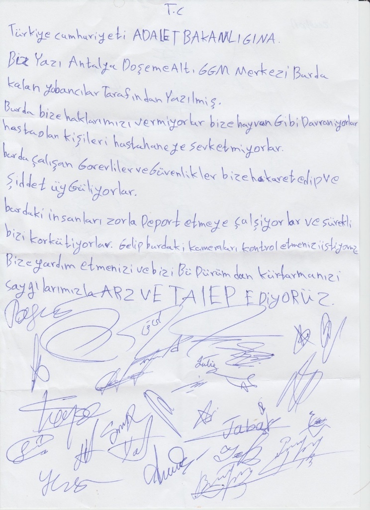 tevhidgundemi's tweet photo. 🔻Antalya Geri Gönderme Merkezi'nde neler oluyor?

🔻Merkezde işkence ve kötü muamele iddiası sonucu 52 sığınmacı açlık grevine başladı.

🔻Toplu olarak şikayet dilekçesi imzalayan sığınmacıların, kameraların kontrol edilme çağrısının da bulunduğu dilekçelerinden satır başları;

🔻“Burada bize hayvan gibi davranıyorlar. Hasta olan kişileri hastaneye sevk etmiyorlar.”

🔻“Burada çalışan görevliler ve güvenlikler bize hakaret edip, şiddet uyguluyorlar.”

🔻“Buradaki insanları deport etmeye çalışıyorlar ve sürekli bizi korkutuyorlar.”

@TC_icisleri @AliYerlikaya