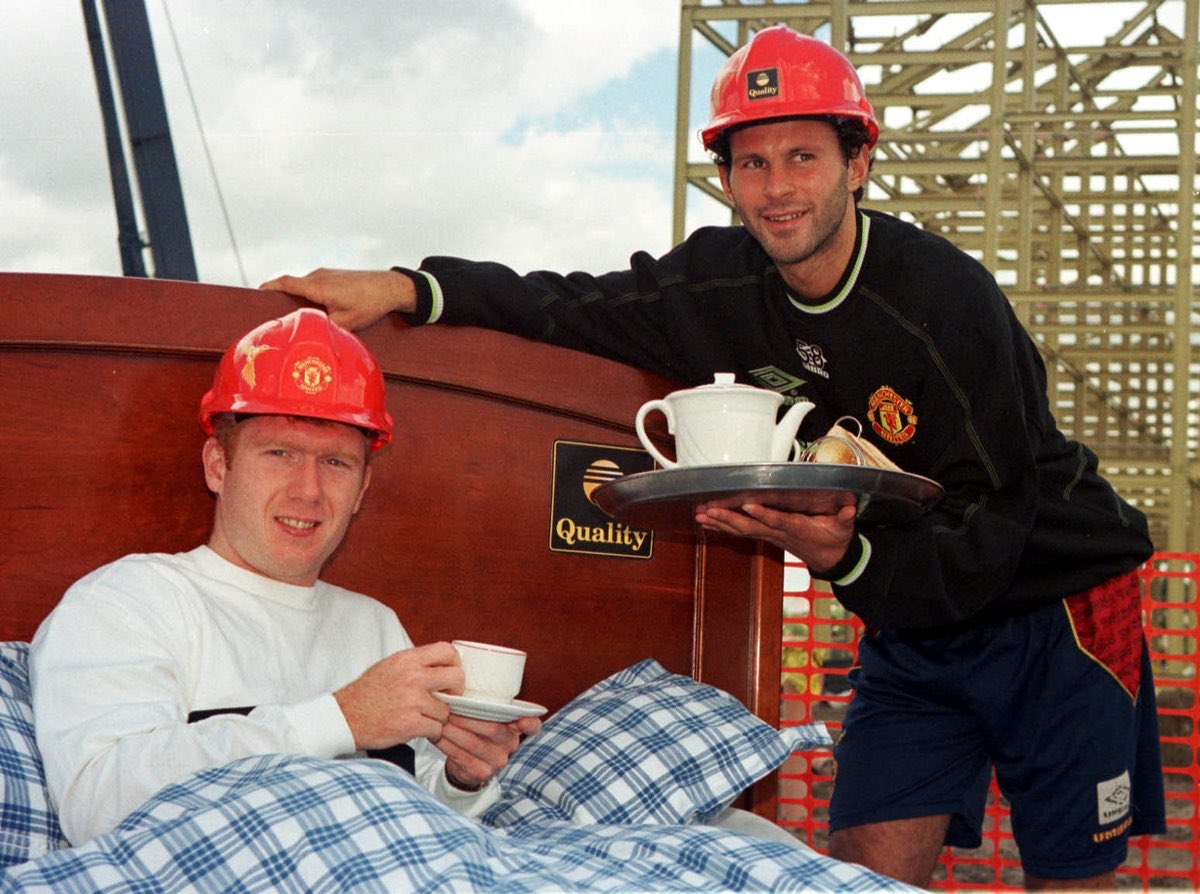 Longer hair suits Scholesy, but Giggsy has aged really badly.