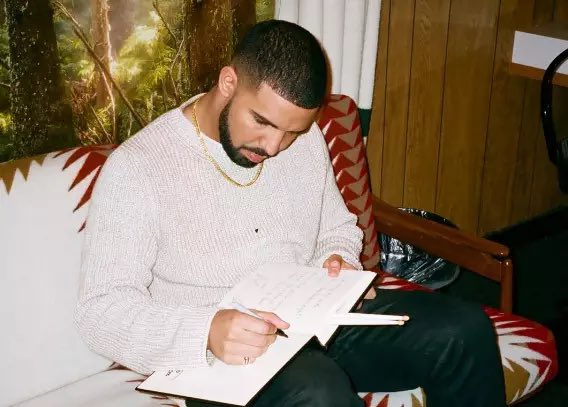 CodeRED_tv's tweet photo. Drake used TWO writers in his Kendrick Lamar diss song “Push Ups”👎🏽 https://t.co/EriBhxv2dz