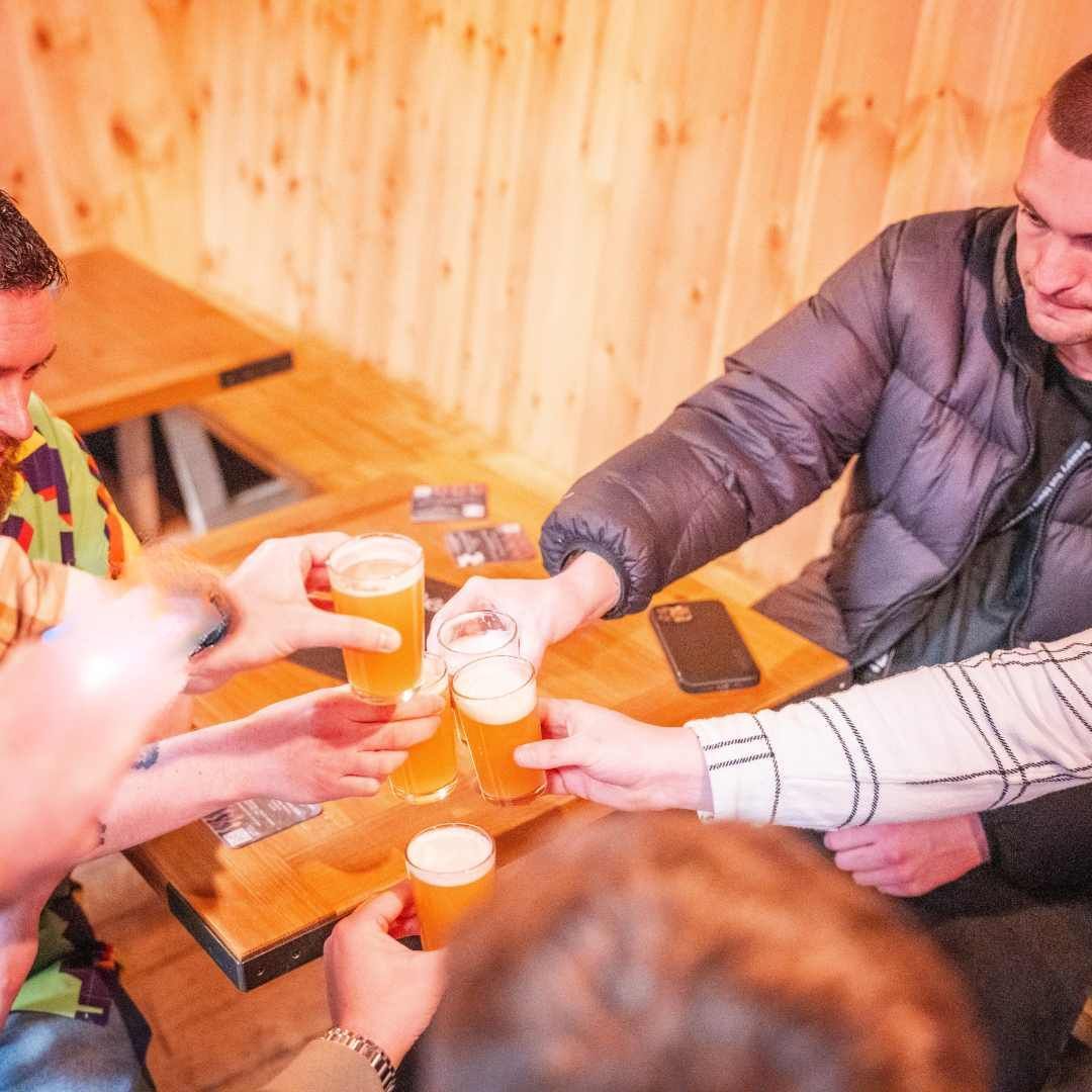 BrewbustoursLiv's tweet image. No experience beats hanging out with friends, enjoying local brews, and being driven around on a party bus to multiple breweries. Join us on a Brewery Bus Tour this weekend in Liverpool! #brewerybustour #thingstodoinLiverpool #Liverpool #craftbeer