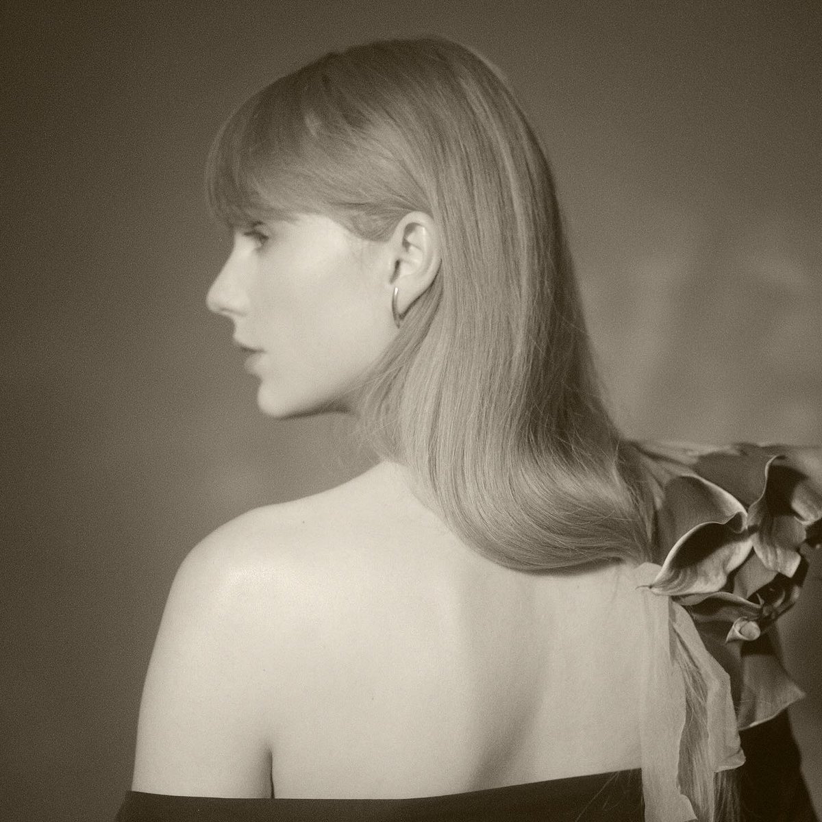 PopBase's tweet photo. ‘The Tortured Poets Department’ by Taylor Swift is projected to debut with over 2 million units in its first week on the Billboard 200 (via HITSDD). https://t.co/8b9kYNnLGO