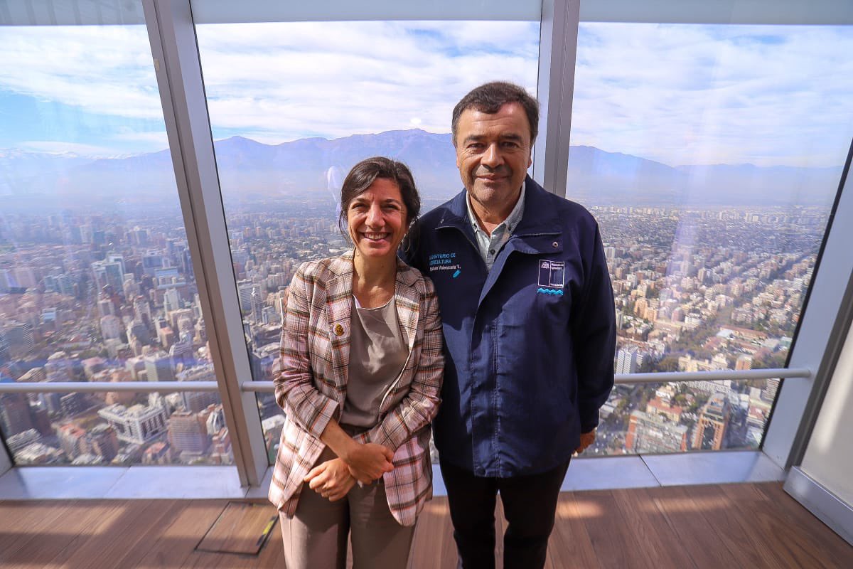 Reforzamos la protección contra incendios con una nueva cámara de detección en Sky Costanera 📸🚫🔥 Desde hoy, @conaf_minagri podrá monitorear las zonas de vegetación, principalmente de la precordillera, y áreas urbanas de las comunas de Lo Barnechea, Vitacura, Providencia, Las