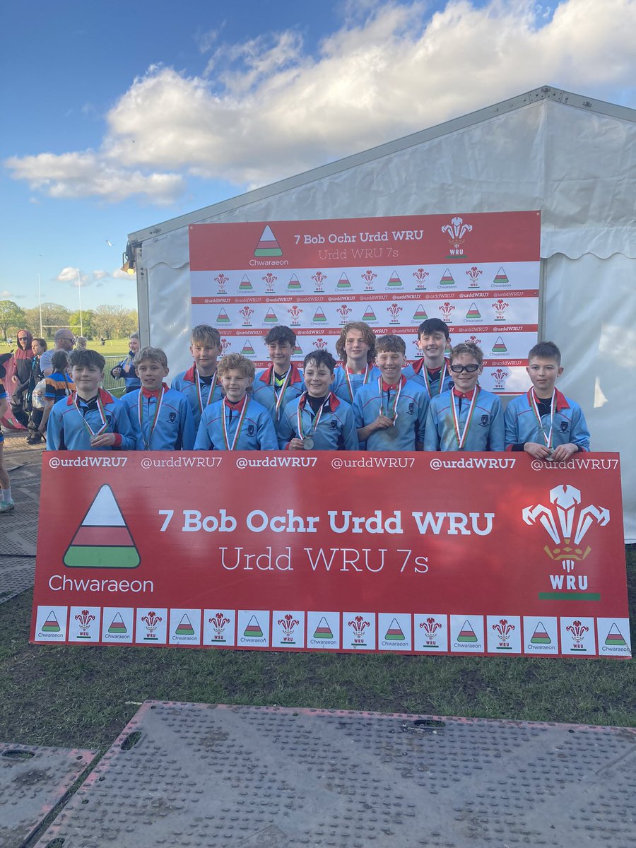 Llongyfarchiadau mawr i enillwyr y Cwpan #UrddWRU7 Bechgyn Bl.7👀 A big congratulations to the winners of the #UrddWRU7 year 7 boys cup👀 🥇@YPantSchool 🥈@Ysgol_Glantaf Da iawn pawb!👏