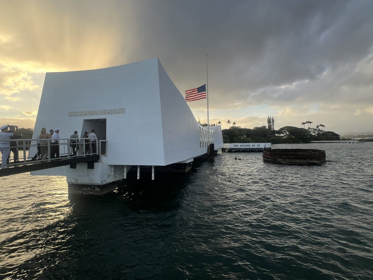 A privilege once again to visit the @USSArizona Memorial & pay my respects on behalf of #YourADF  Equally, the Senior Enlisted Leader network in the #IndoPacific is thriving & getting after #JPME & exchange opportunities for our enlisted personnel. 

#FreeAndOpenIndoPacific #FVEY