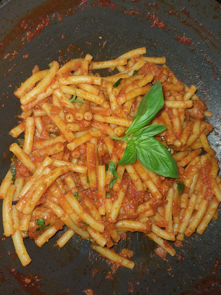 Maccheroni n°44 Barilla Basilic Saucisses de volaille Sauce tomate 🍅 Grana Padano (Parmesan)