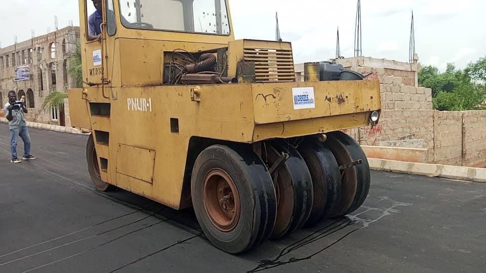 AmakaEzedebego's tweet image. Ana ekwu Ana eme eme. 
Talk and do Governor!

Asphalting has commenced on the construction of Amawbia internal roads (Lot 1).

This 3.3km road will pass through Onolibe Street, Dan Mmaduka Avenue, Presbyterian Church, &amp;amp; Ngene Amawbia.

#SolutionIsHere