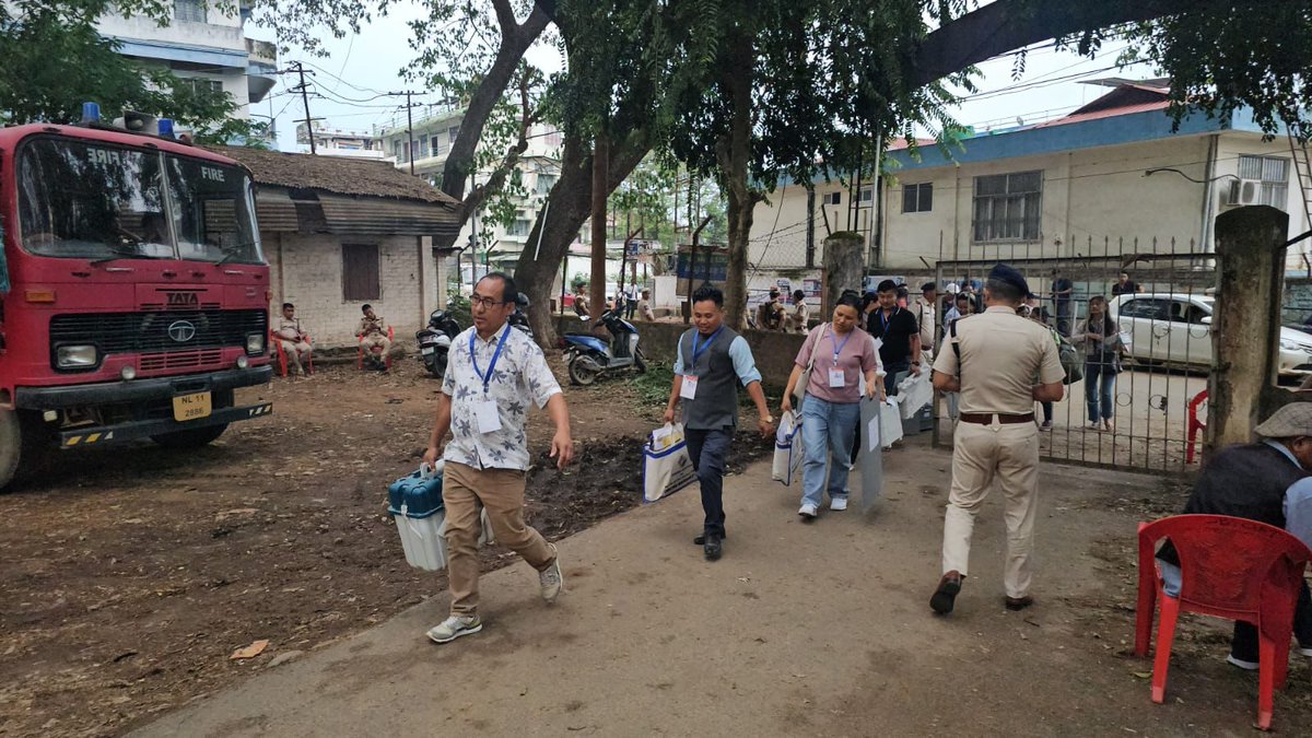 Polling personnel arrives at their respective reception centres after the completion of polls for Lok Sabha Election 2024 in Nagaland

#ECI  #Elections2024 #IVote4Sure #ChunavKaParv
#deshkagarv #loksabhaelection2024 
<a href="/ECISVEEP/">Election Commission of India</a> 
<a href="/SpokespersonECI/">Spokesperson ECI</a>
<a href="/MyGovNagaland/">MyGov Nagaland</a>