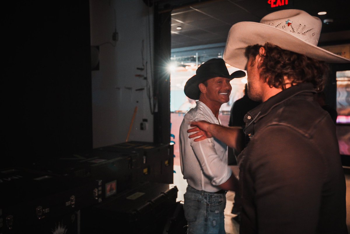 Livin the dream and so grateful to be out here on the road with one my heroes @TheTimMcGraw