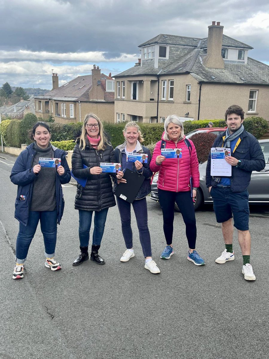 Lovely day for leaflets with @ScotTories Cllr Marie-Clair Munro in Morningside and a positive canvassing session with @SueJWebber in Edinburgh SW ☀️📬