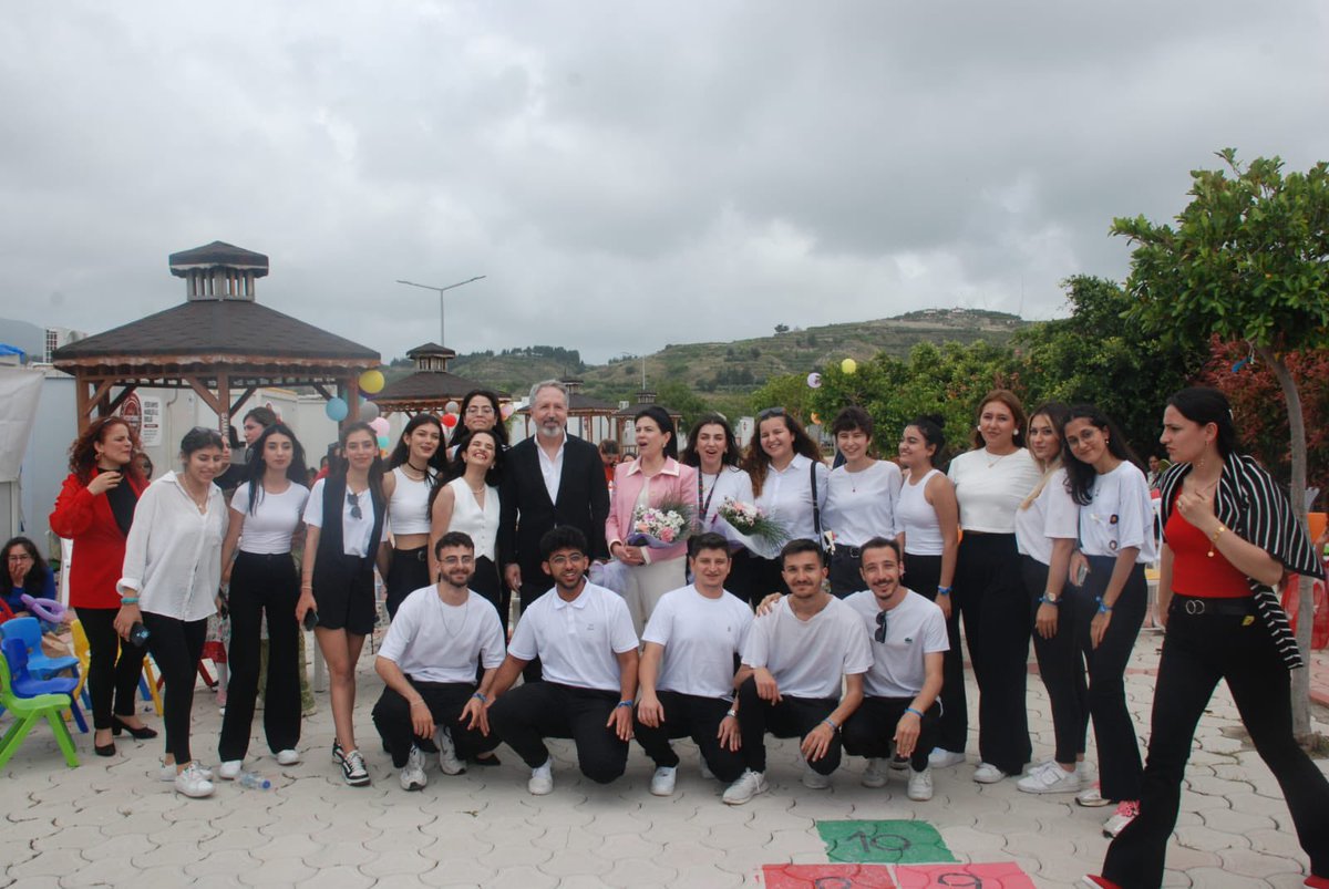 Bugün Hatay/Samandağ’daydık… Alanya Alaaddin Keykubat Üniversitesi,Hatay Mustafa Kemal Üniversitesi,Mavi Kelebek Çocuk Hakları Toplulukları ve UCİM ( Saadet öğretmen çocuk istismarı ile mücadele derneği) iş birliği ile Hatay Samandağ’da bulunan anaokulun’da kütüphane kurulumu ve