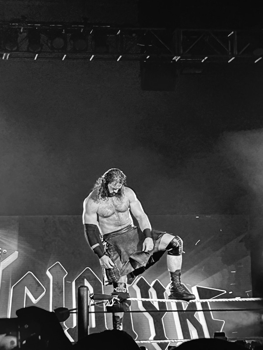emzadz's tweet photo. #WWECardiff @DMcIntyreWWE @WWE https://t.co/SddAYDozQk