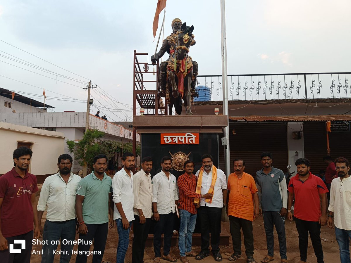 mudirajVaidyan1's tweet photo. ఈరోజు సాయంత్రం కోహీర్ టౌన్ కి అలె బస్కారన్న గారు రవడం జర్గింది ఛత్రపతి శివాజి విగ్రహానికి కొబ్బరికాయ కొట్టి అందరినీ ఉద్ధేశించి మాట్లాడడం జరిగింది.మరియు బిలాల్పూర్ లో డోర్ టు  డోర్ ప్రచారం చేయడం జరిగింది. https://t.co/ICc5UuRTaF