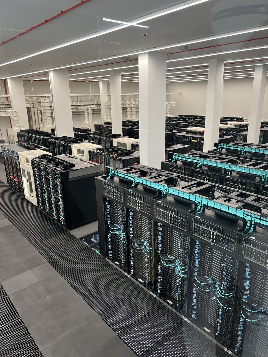 lauragp72's tweet photo. Desbloqueado deseo de conocer el #MareNostrum4 y el #Marenostrum5, dos de los supercomputadores más potentes del mundo, ubicados en el Barcelona Supercomputing Center - Centro Nacional de Supercomputación (BSC-CNS).
Dejo aquí enlace para mayor información: https://t.co/06UhWZFjMb https://t.co/k4zUb8AbNE