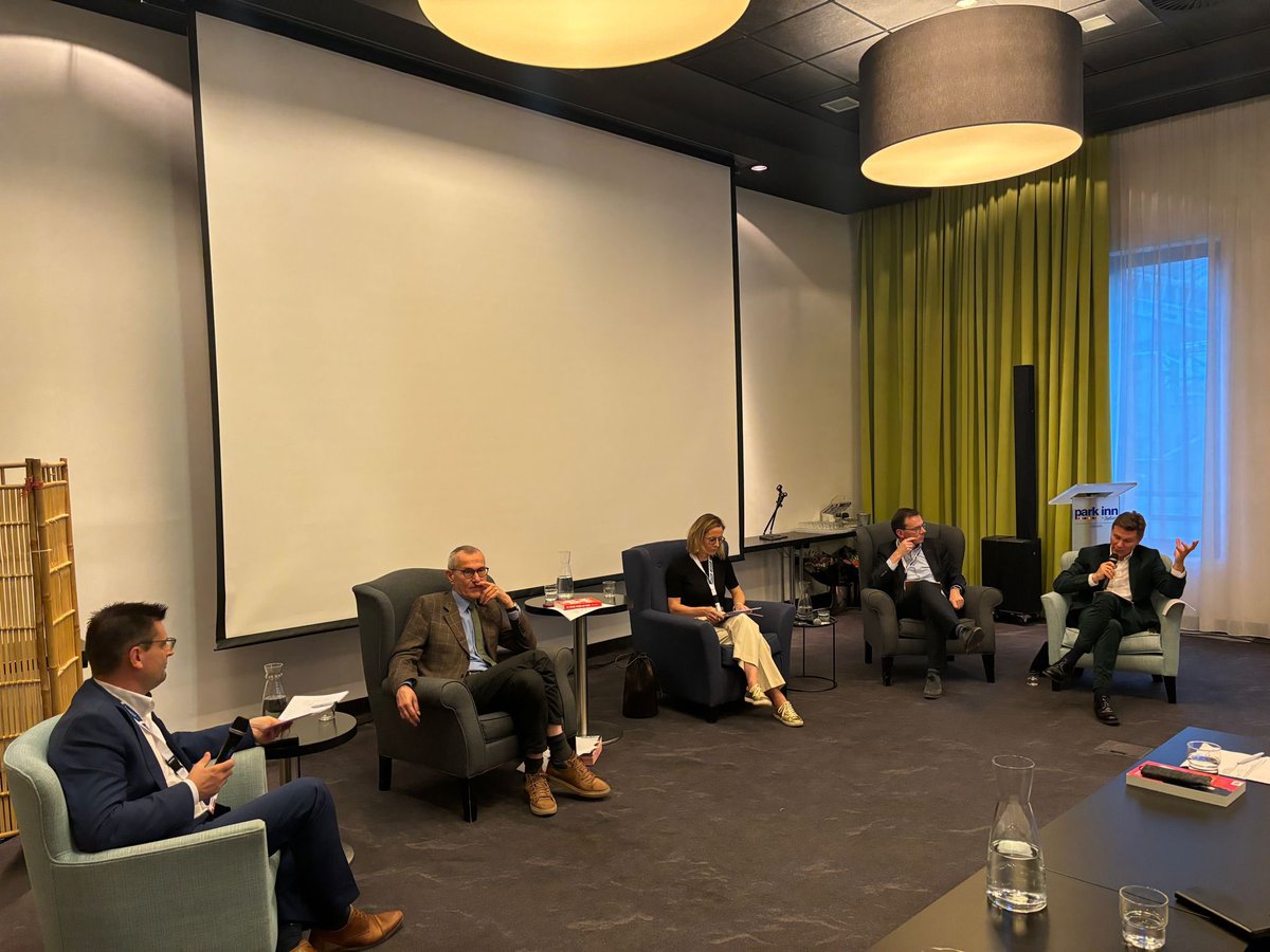 Kris Vanhaecht (@krisvanhaecht) on Twitter photo Politiek <a href="/Zorgbeleid/">Zorgbeleid.be</a> debat met <a href="/wbeke/">Wouter Beke</a> #frankvdbroucke <a href="/FriedaGijbels/">Frieda Gijbels</a> en <a href="/rdecaluwe/">Robby De Caluwé</a> olv <a href="/WimDeVilder/">Wim De Vilder</a> voor onze huidige #MLA en alumni. Dank voor organisatie <a href="/CharlotteVda/">Charlotte Van der Auwera</a> <a href="/DirkRamaekers/">Dirk Ramaekers</a> & #HerwigVandijck Politiek <a href="/Zorgbeleid/">Zorgbeleid.be</a> debat met <a href="/wbeke/">Wouter Beke</a> #frankvdbroucke <a href="/FriedaGijbels/">Frieda Gijbels</a> en <a href="/rdecaluwe/">Robby De Caluwé</a> olv <a href="/WimDeVilder/">Wim De Vilder</a> voor onze huidige #MLA en alumni. Dank voor organisatie <a href="/CharlotteVda/">Charlotte Van der Auwera</a> <a href="/DirkRamaekers/">Dirk Ramaekers</a> & #HerwigVandijck